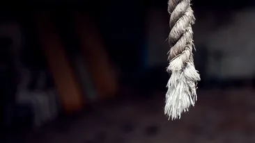 Caz tragic! O copilă de 12 ani s-a spânzurat. Trupul neînsuflețit al fetiței a fost găsit de fratele mai mic