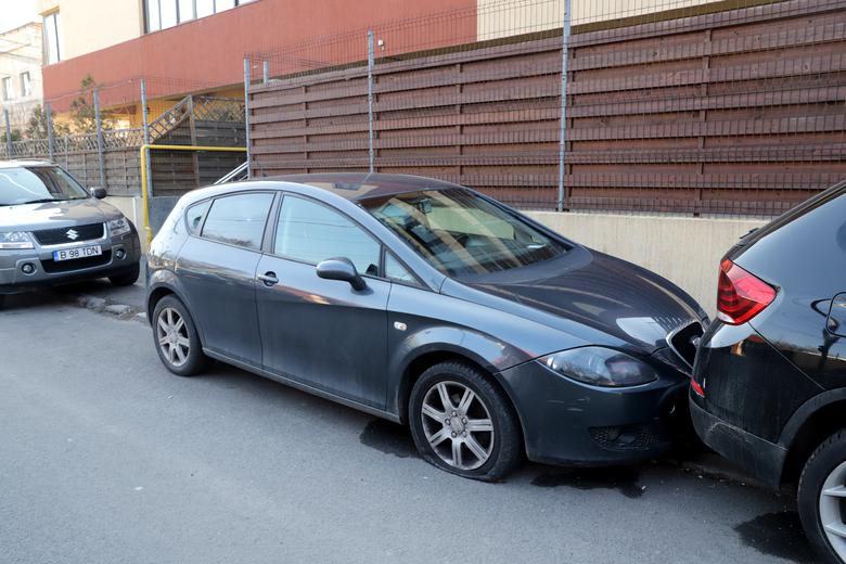 Alertă printre șoferi! Zeci de cauciucuri au fost înţepate în Bucureşti! Ce înseamnă asta