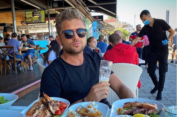 Fratele Elenei Gheorghe reacționează! Ce mesaj i-a scris trădătorului din relația cu Lidia Buble