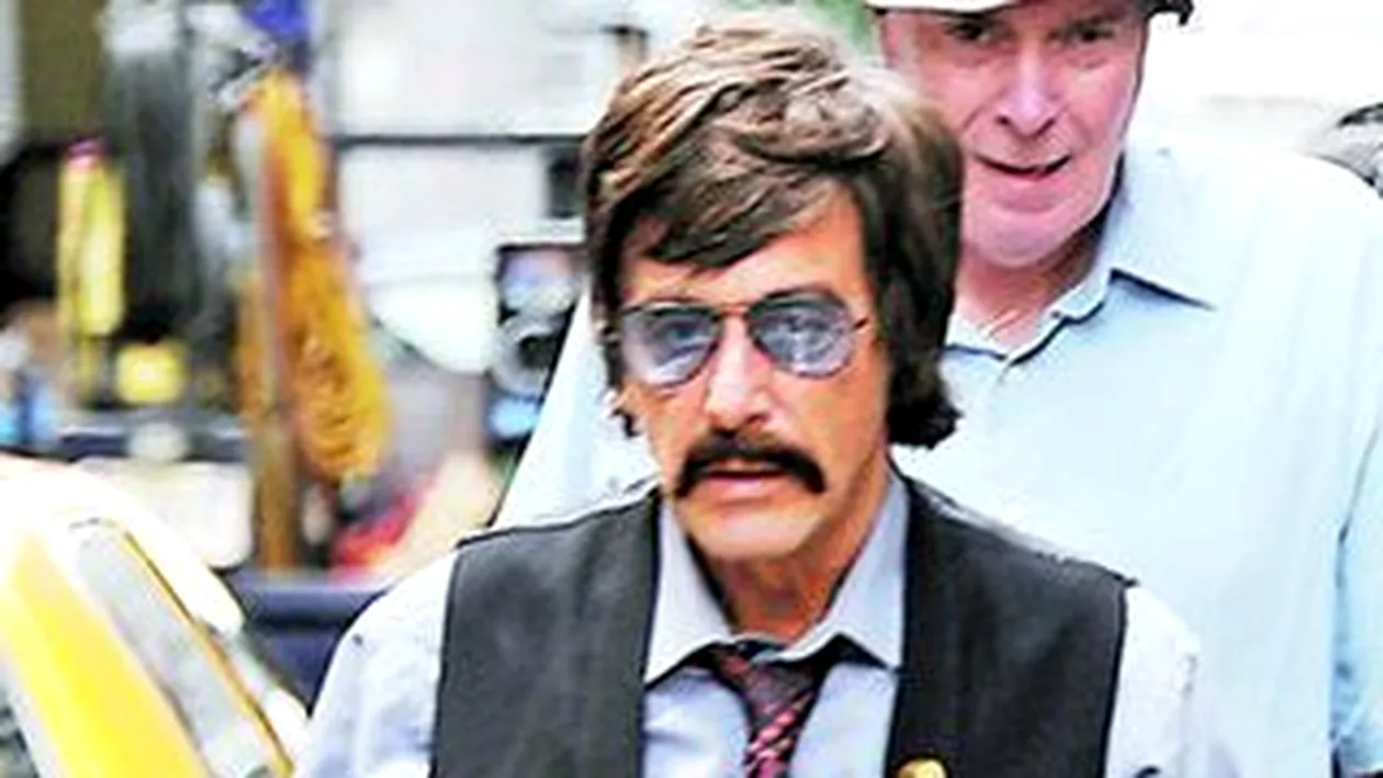 Al Pacino, greu de recunoscut! Mustacios si cu peruca