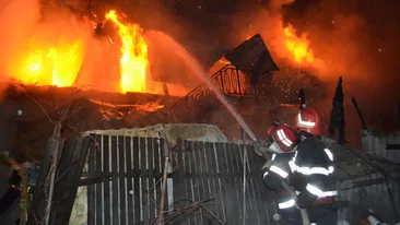 Caz şocant în Prahova! Un bărbat a murit ars în timp ce încerca să dea foc casei vecinului
