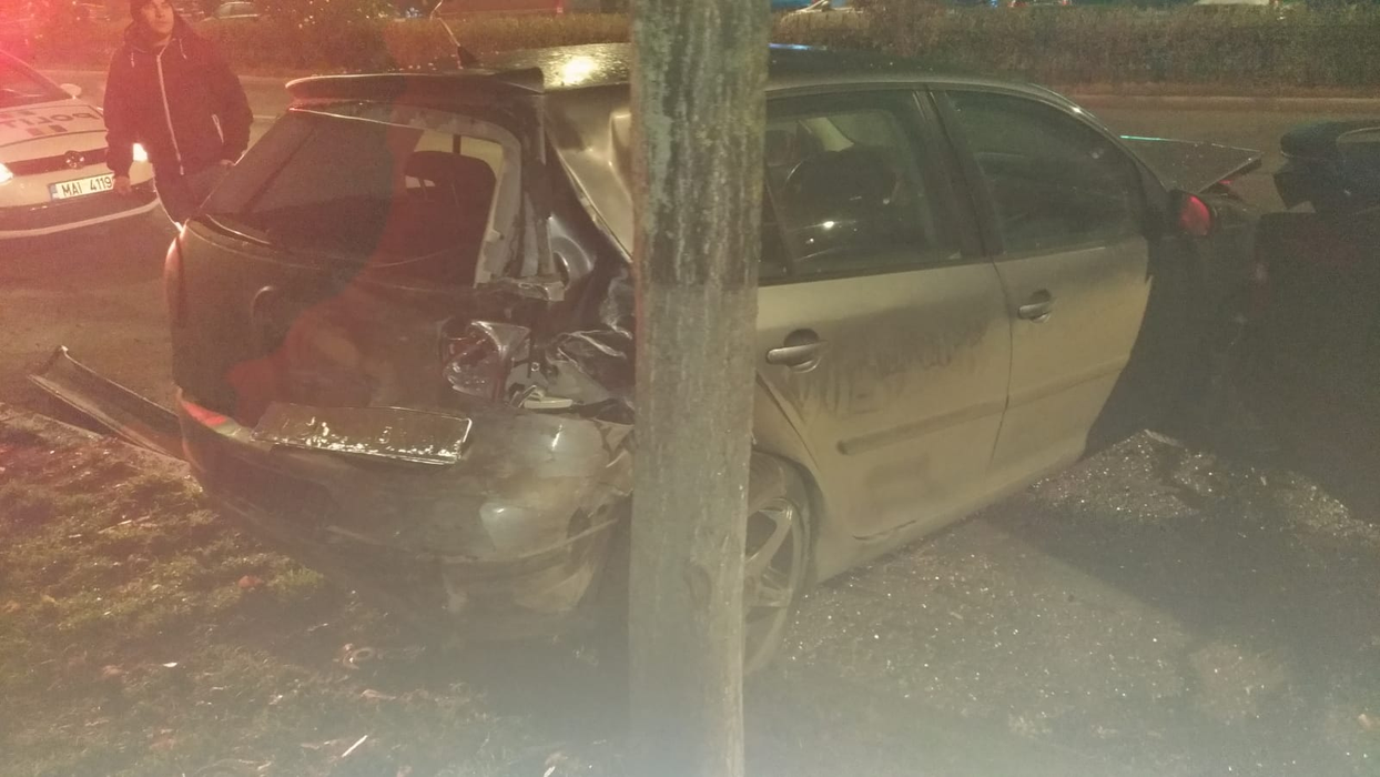 Accident de circulație în Cluj. Un tânăr de 18 ani a pierdut controlul volanului și a lovit 3 autoturisme