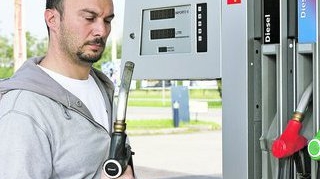 Au vandut carburant cu apa