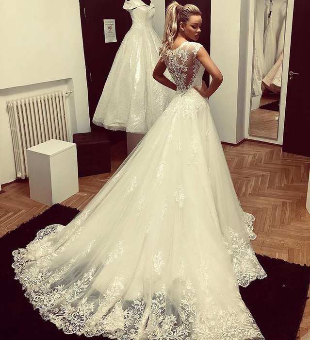 Bianca Drăgușanu visează la ziua nunții cu Alex Bodi?! Are planurile stabilite: “În fața altarului, aş îmbrăca două rochii de mireasă”