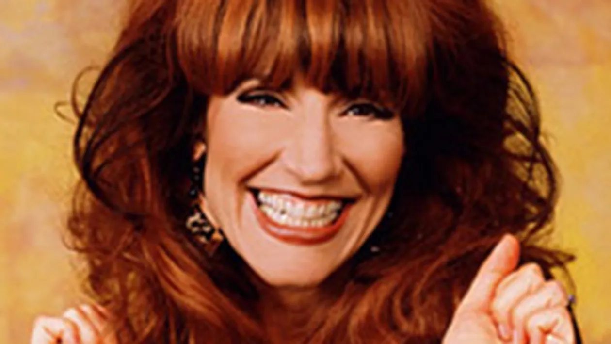 Sigur nu o mai recunosti! Cum arata la 60 de ani Peggy Bundy, cea mai cunoscuta casnica din lume