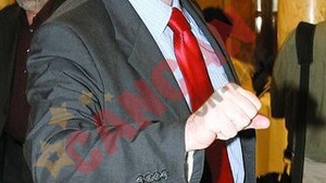 Adrian Cioroianu i-a redus pensia fiului sau