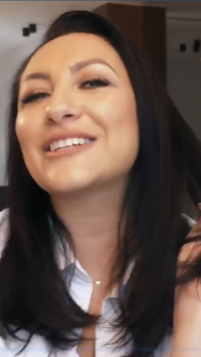 Andra, în ipostaze nemaivăzute până acum! S-a filmat în timp ce se vopsește singură acasă. Ce s-a întâmplat după ce și-a aplicat vopseaua pe păr