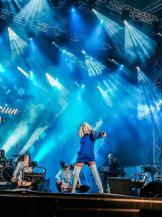 Este însărcinată în șase luni, dar e mai activă ca niciodată! Andreea Bălan a făcut un show de zile mari pe scenă