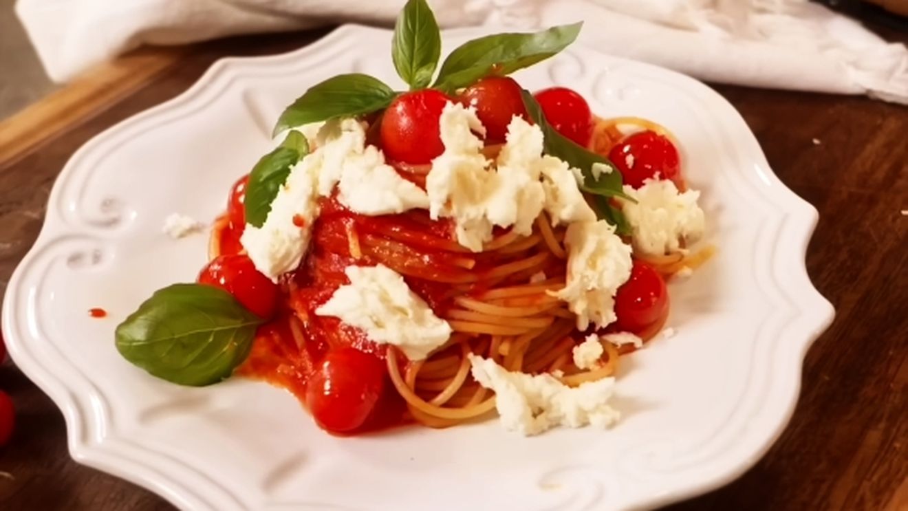 Spaghetti alla Caprese, direct din Capri – Pasta Queen îți șoptește o rețetă simplă, perfettissima!