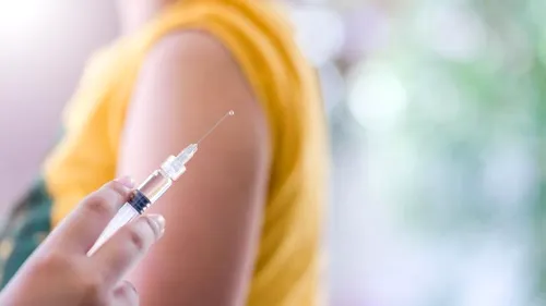 Peste 10.500 de persoane au fost vaccinate anti-COVID în ultimele 24 de ore. Câte reacții adverse au fost înregistrate