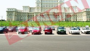 Pusa de Elena Ceausescu sa coasa goblenuri pentru Casa Poporului