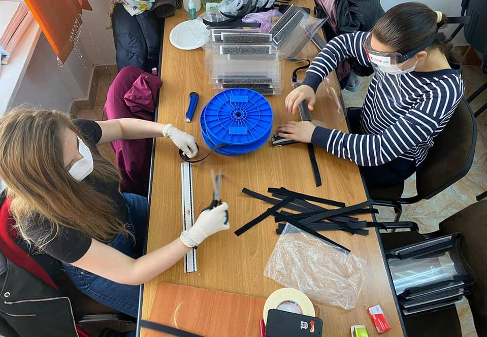 Voluntarii sar în ajutorul medicilor