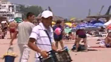 Video de MARE senzatie! Smecherii de pe plaja reinventeaza marketing-ul - Vezi cum vand porumb fiert: Pentru fetele virgine vand porumb cu vitamine, vitamina A si B sa le creasca... - Ia porumb de la baiatu', asta-i fita Botezatu!