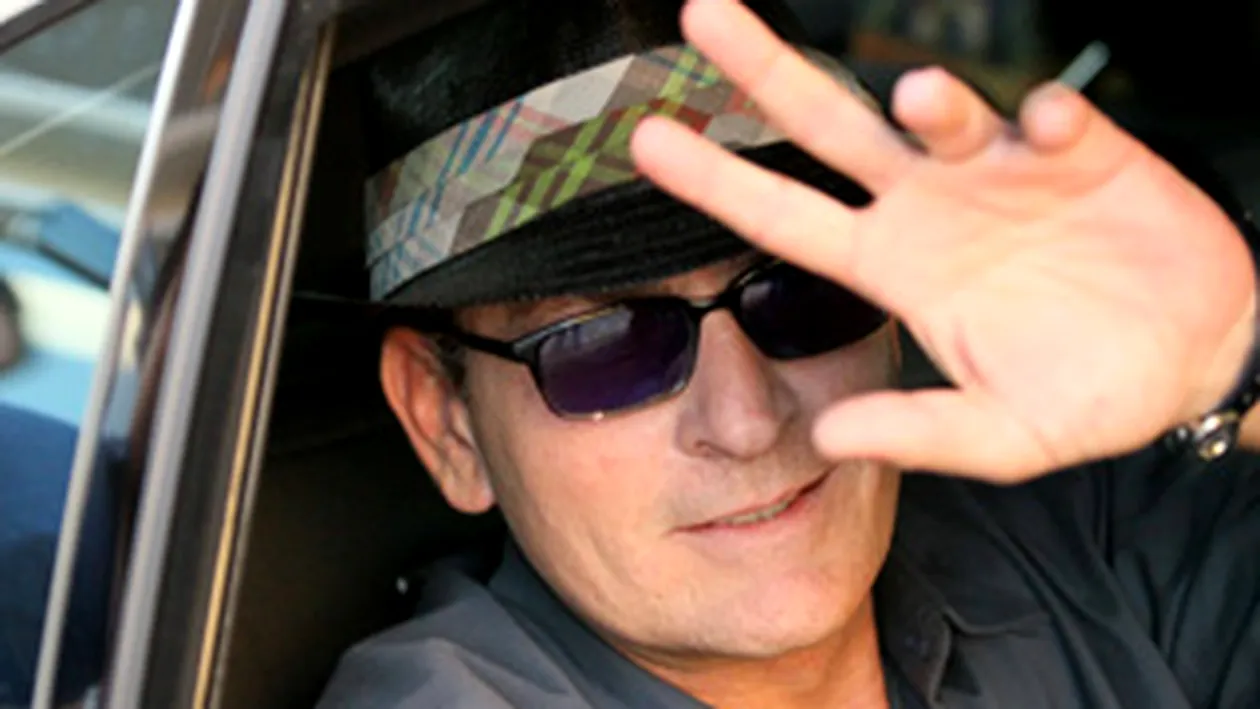 Charlie Sheen a revenit la munca