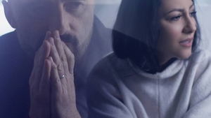 VIDEO / Andra, în lacrimi! A lansat un nou single alături de trupa Voltaj: "O piesă care m-a făcut să plâng la gândul că mulţi copii..."
