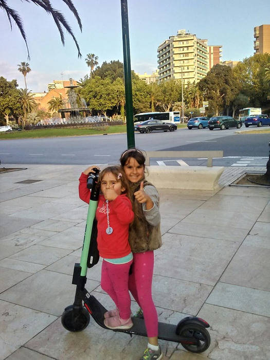 Cristina (10 ani) și Vanesa (4 ani), cele două fiice ale Nikitei