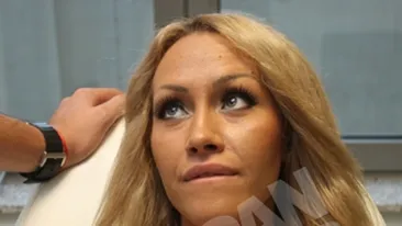 Raluca Podea are secretul succesului:  Cu frumusetea faci bani! Daca esti grasa si ai riduri, nu ai ce cauta la prezentari. Mi-am pus silicoane ca eram complexata