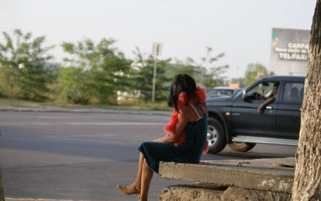 Prostituată pe Autostrada Soarelui, din dragoste pentru iubit. „Asta e puştoaică, e aşa… are mintea slabă“
