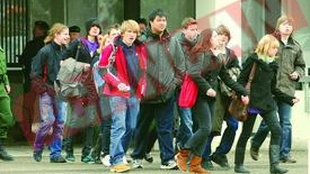 Baie de sange la o scoala din Germania