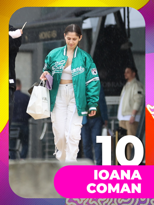 TOP 30 fete-sexy chiar şi atunci când afară plouă. Monica Gabor, Anna Lesko şi Bianca Drăguşanu s-au udat… la propriu!