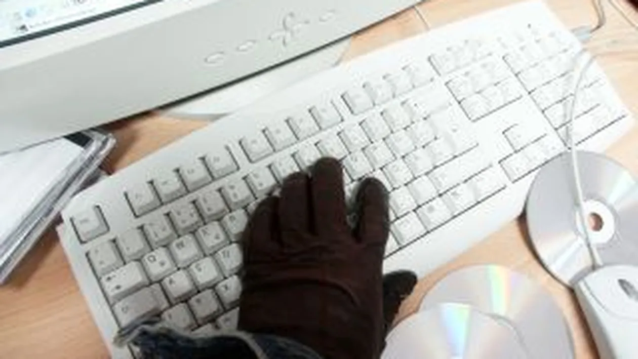 Hacker-ul care a spart site-urile Le Monde si Daily Telegraph: Ne-am saturat sa fim imbranciti, trebuie sa punem piciorul in prag!
