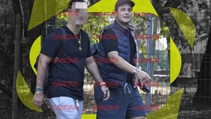 Cum își omoară timpul Aris, după ce fosta iubită, Laura Giurcanu, s-a afișat cu noul iubit. Se plimbă în parc cu un macho păros