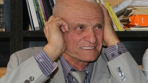 A murit celebru, dar sarac! Inventatorul rucsacului zburator nu poate fi ingropat pentru ca familia nu are bani!