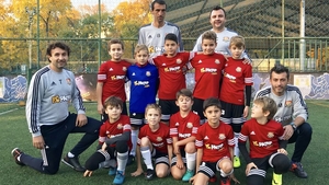 Juniorii unei academii de fotbal din București concurează cu Messi & Ronaldo!
