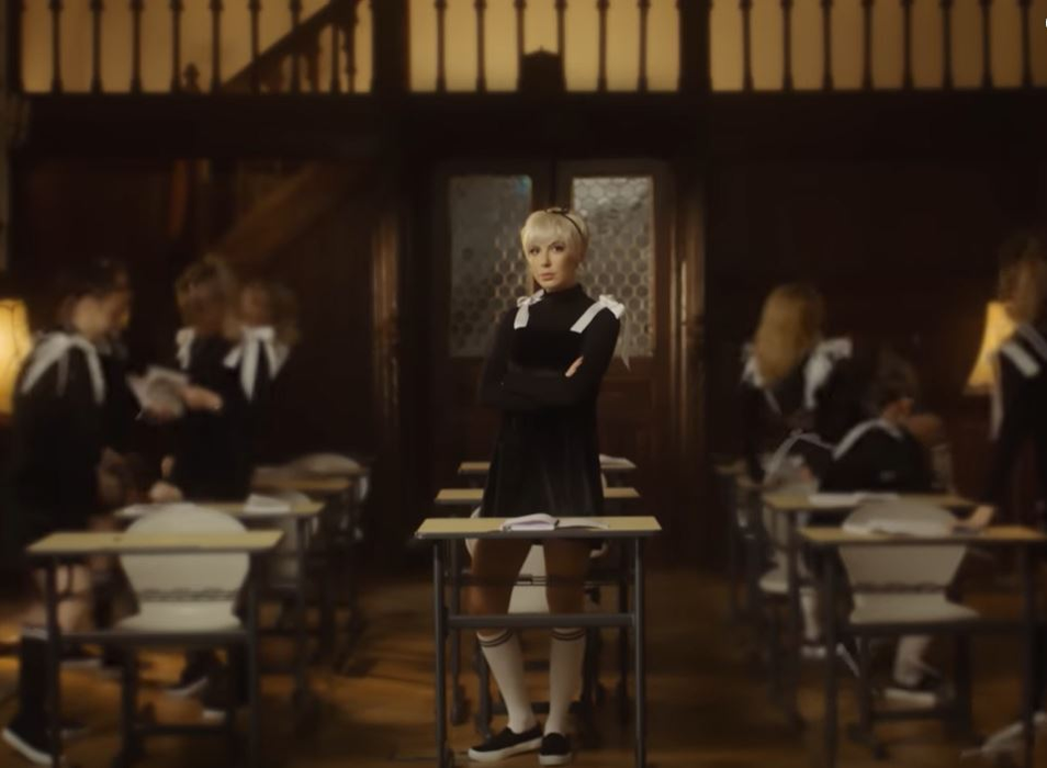 Sore a lansat primul videoclip alături de fiica sa! Povestea emoționantă a piesei “Ce faci, fată?” și ce peripeții au trăit artista și Erin pe platourile de filmare