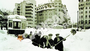Iarna nu ne-a mai luat prin surprindere! Zapezile de altadata... ..."topite" de utilaje