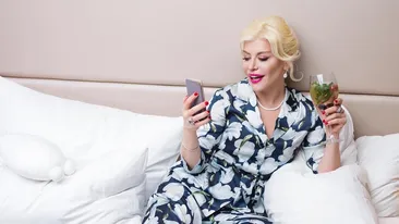 Loredana Groza, şi-a început ziua de naştere alături de Alain Delon: ”Te iubesc!”