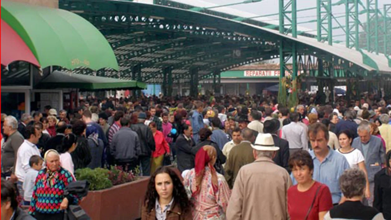 „Noi nu suntem cu droguri...“ Intervenţie bizară într-o piaţă din Târgu Jiu, printre câteva bătrânele care vând zarzavaturi