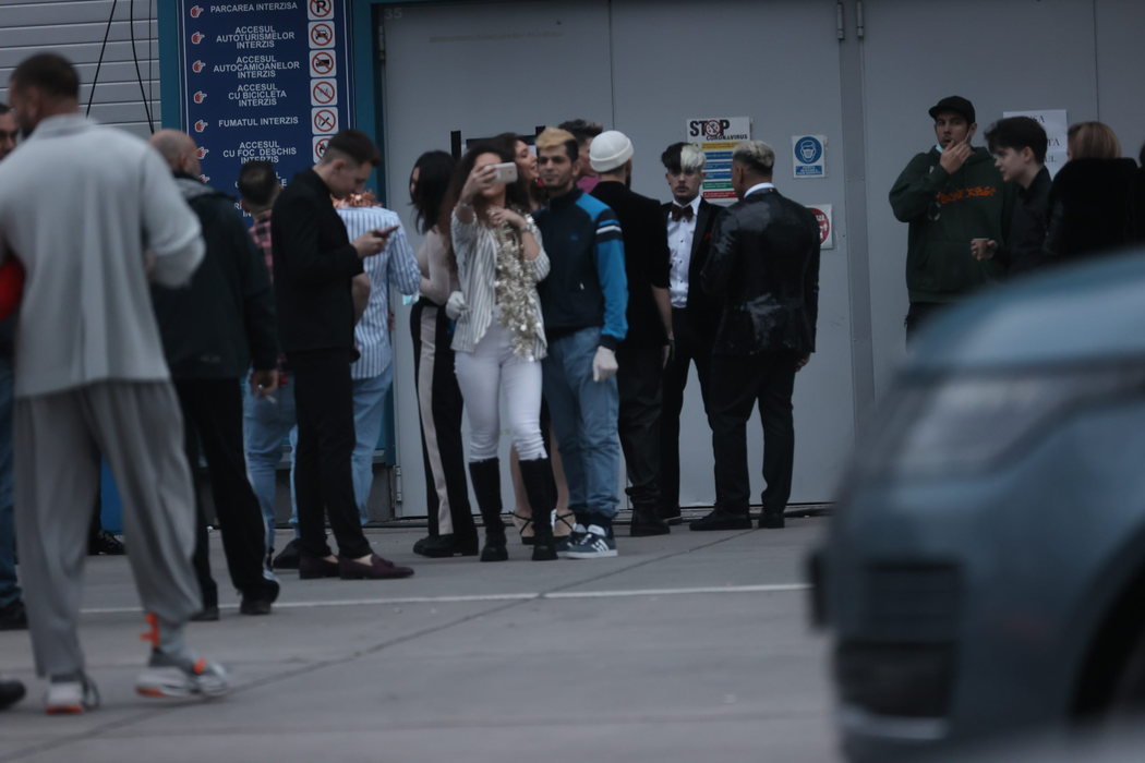 Invitații au mai luat și câte o pauză de la filmări