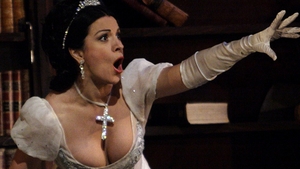 L-a uitat pe Cezar Ouatu! Angela Gheorghiu s-a cuplat cu un pusti cu 22 de ani mai tanar. Vezi cat de fericiti sunt impreuna