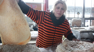 Dana Rogoz s-a intors din Armenia! Vezi ce locuri a vizitat si cum arata painea traditionala pe care a mancat-o de la taraba!