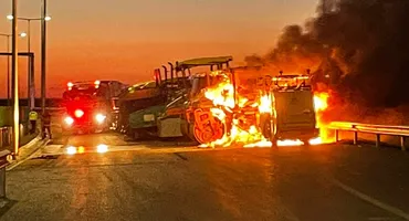 Incendiu puternic pe drumul expres Craiova- Pitești. Patru utilaje au luat foc