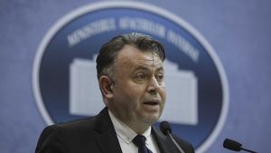 Românii, în pragul disperării! O asistentă din Suceava l-a implorat în lacrimi pe Nelu Tătaru, în direct la TV, să fie testată pentru noul coronavirus
