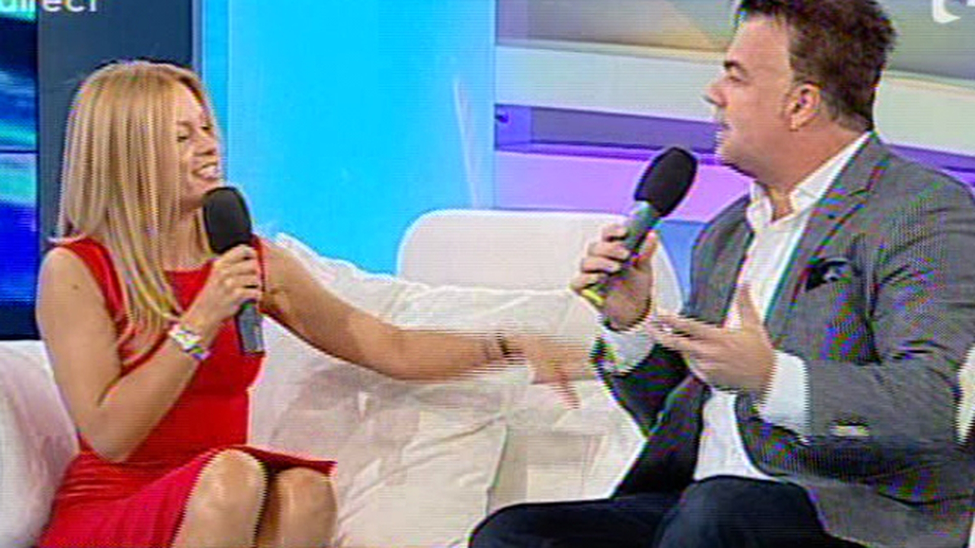 Adrian Enache a fost la un pas sa se dezbrace in direct: "Am patratele, asta sunt eu"! Oare din acest motiv il iubesc toate femeile din piata?