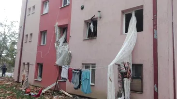 Explozie într-un bloc din Lugoj. 10 apartamente au fost afectate! O persoană a fost rănită grav