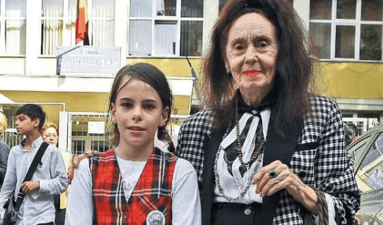 Cum arată fiica Adrianei Iliescu, la 20 de ani. Eliza studiază la două facultăți și a urcat pe aceeași scenă cu Theodor Andrei