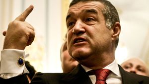 Toată lumea s-a îngrămădit să facă poze cu el când l-a văzut aşa! Cum a apărut GIGI BECALI la Poiana Braşov