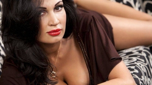 Nicoleta Luciu a plâns la tăierea moţului tripleţilor! I-a fost teamă că cei mici nu vor alege nimic de pe tavă!