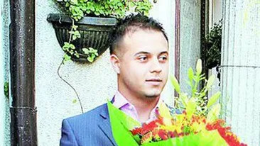 Badalau a apelat la gesturi romantice pentru a-i intra in gratii Adelinei! A cucerit-o cu buchete imense de flori