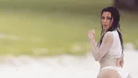 Cum arată KIM KARDASHIAN în costum de baie, după ce a slăbit 30 de kilograme