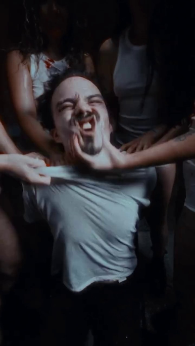Erika Isac a lansat un clip mega controversat! Fanii s-au revoltat imediat: „Oribil. Ăsta-i abuz, violență”