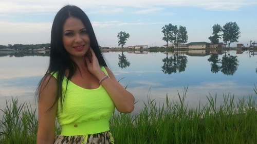 DETALIUL care i-a scapat Deei Maxer in fotografie! A vrut sa aiba farmec dar nu a observat ca...
