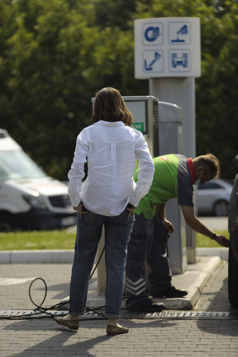 Andreea Berecleanu a rezolvat și câteva probleme la mașină, după ce a plecat de la cabinetul soțului său