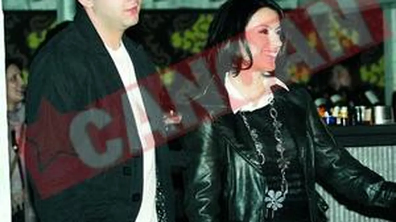 Manechinele ii dau tarcoale