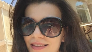A plecat de lângă fiica ei direct la iubitul chinez! Monica Gabor, surprinsă în ipostaze tandre cu Mr. Pink, după revenirea în America