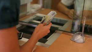 Ce se întâmplă cu ratele! Se mai suspendă? Anunțul făcut de Ciolacu și reacția ministrului Cîțu